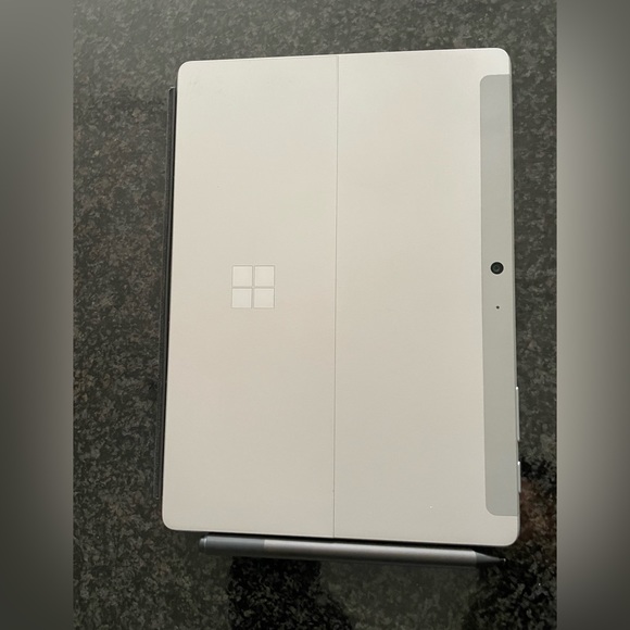 Microsoft Surface Go 2 10.5” 128 GB Tablet with Pen and Keyboard and charger - Picture 4 of 6